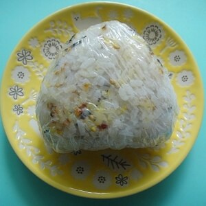 ごま油香る のりたまと梅干しのおにぎり レシピ 作り方 By はじゃじゃ 楽天レシピ ごま油香る のりたまと梅干しのおにぎり レシピ 作り方 By はじゃじゃ 楽天レシピ
